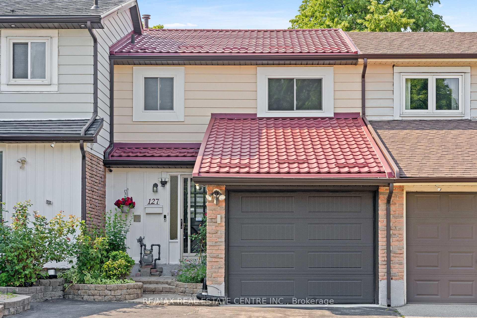 127 Lowry Square Toronto Ontario Canada Sale residential Shariq Qureshi RE/MAX Real Estate Centre Inc., Brokerage *