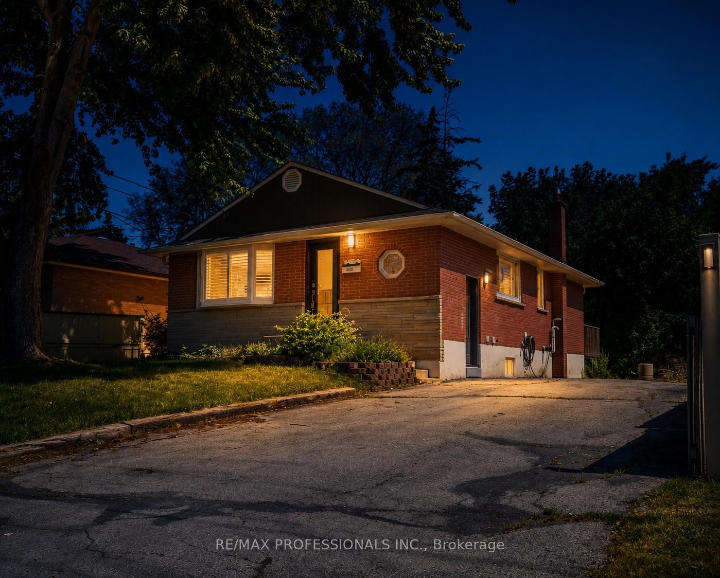 LOWER - 1327 Royal Drive Burlington Ontario Canada Rent residential Ross Talibov RE/MAX Professionals Inc., Brokerage*