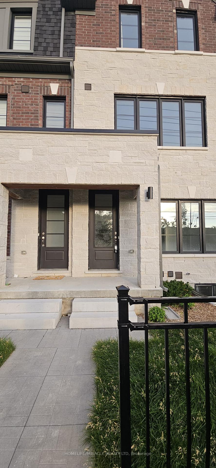 5911 Saigon Street Mississauga Ontario Canada Rent residential Anil Gupta HomeLife/Miracle Realty Ltd., Brokerage*