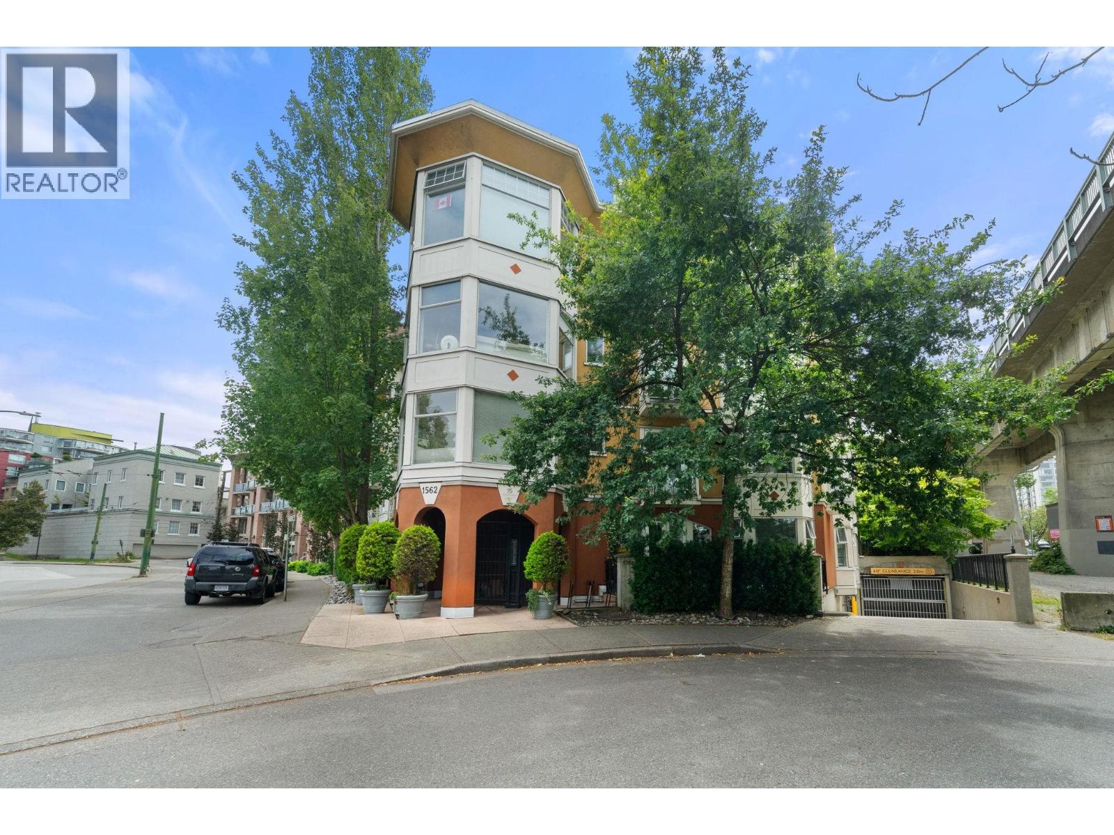 404 1562 W 5TH AVENUE Vancouver British Columbia Canada Sale residential First Stay Realty Inc.