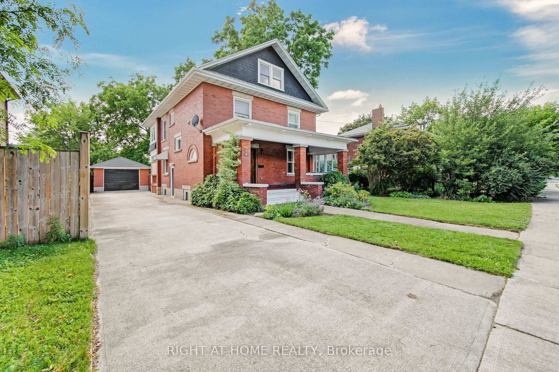30 Willow Street N Halton Hills Ontario Canada Sale residential Lee Grandchamp Ermir Kape Right at Home Realty, Brokerage*