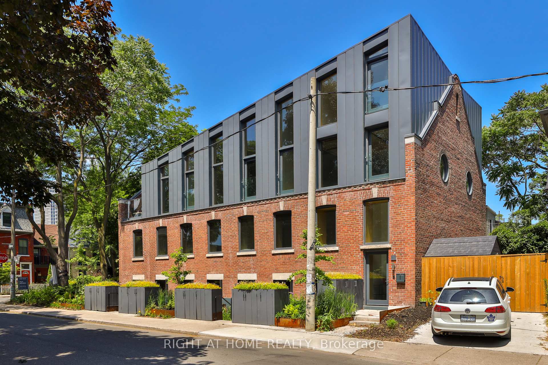 PH 2 - 225 Brunswick Avenue Toronto Ontario Canada Sale residential Stephanie Easton Right at Home Realty, Brokerage*