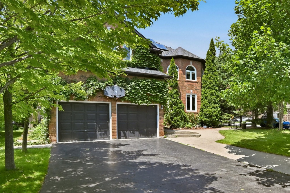7 Arnhem Crt Waterdown Ontario Canada Sale residential Dariusz Gudaniec Sutton Group Realty Systems Inc, Brokerage *