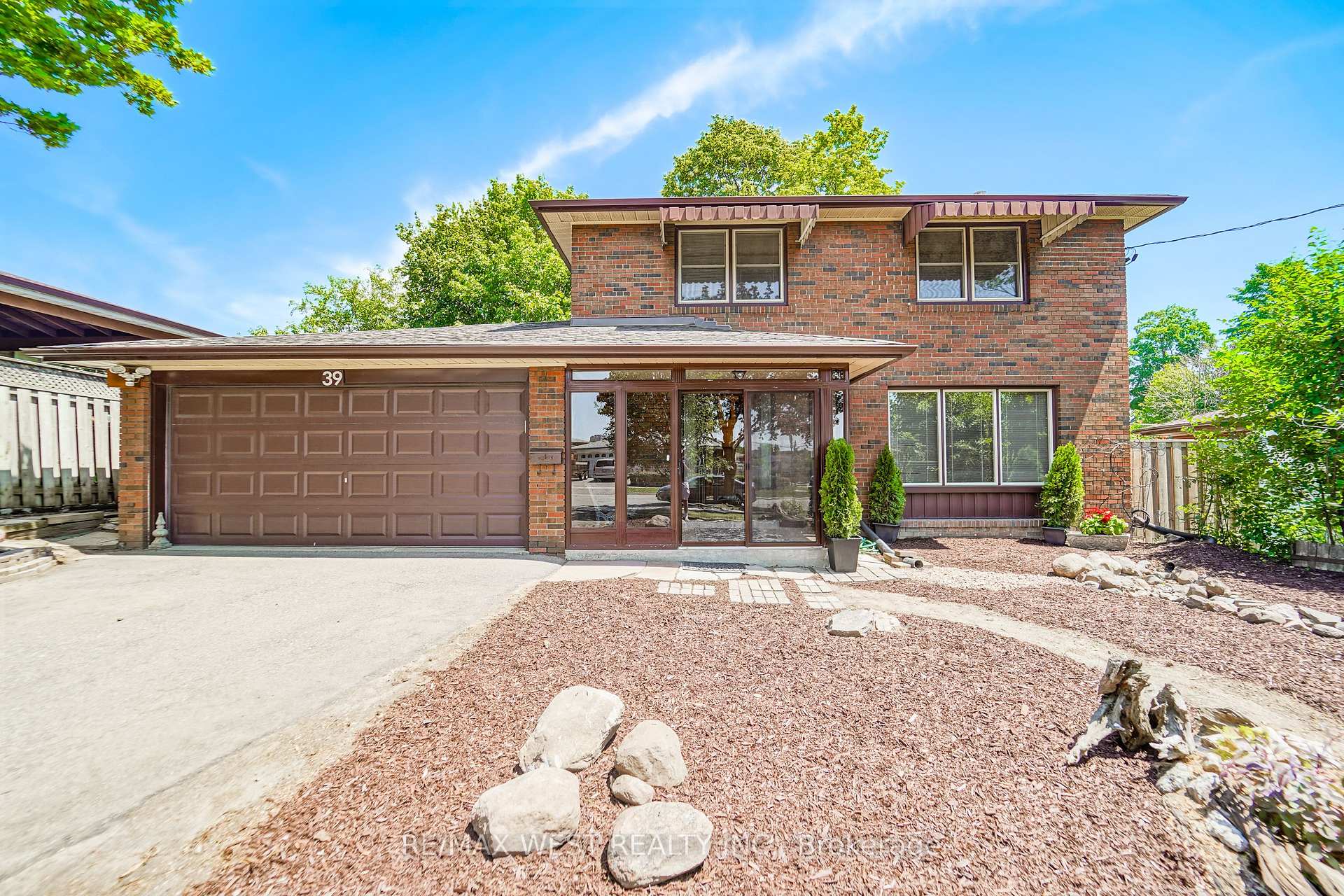 39 Madron Crescent Toronto Ontario Canada Sale residential Douglas Hart Bosley Real Estate Ltd., Brokerage *