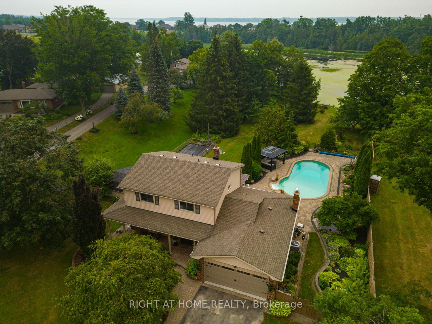 63 Robinglade Avenue Kawartha Lakes Ontario Canada Sale residential Cecilia Stroeder Right at Home Realty, Brokerage*