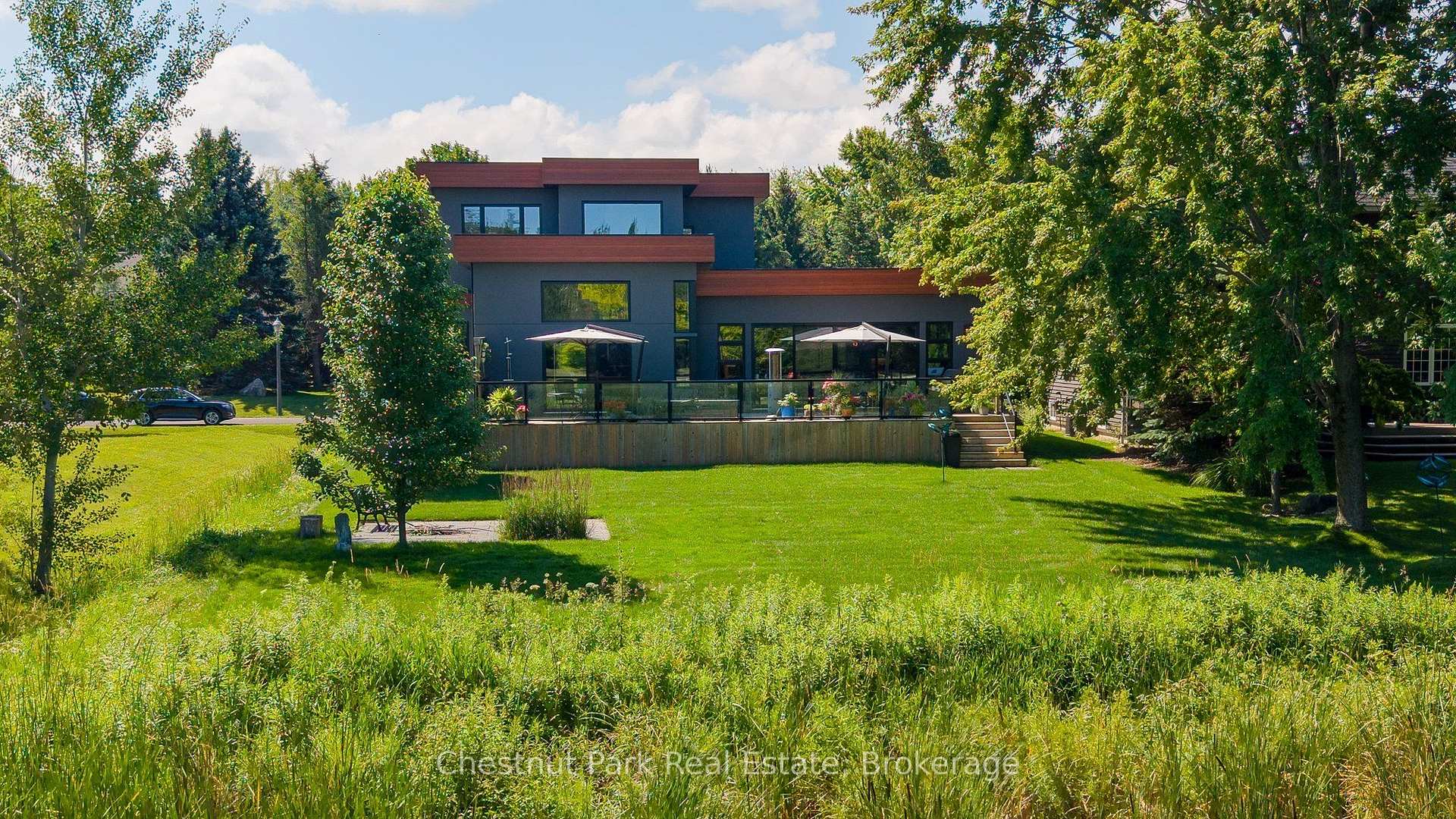 6 Bedroom Single Family Home/House's Image 42