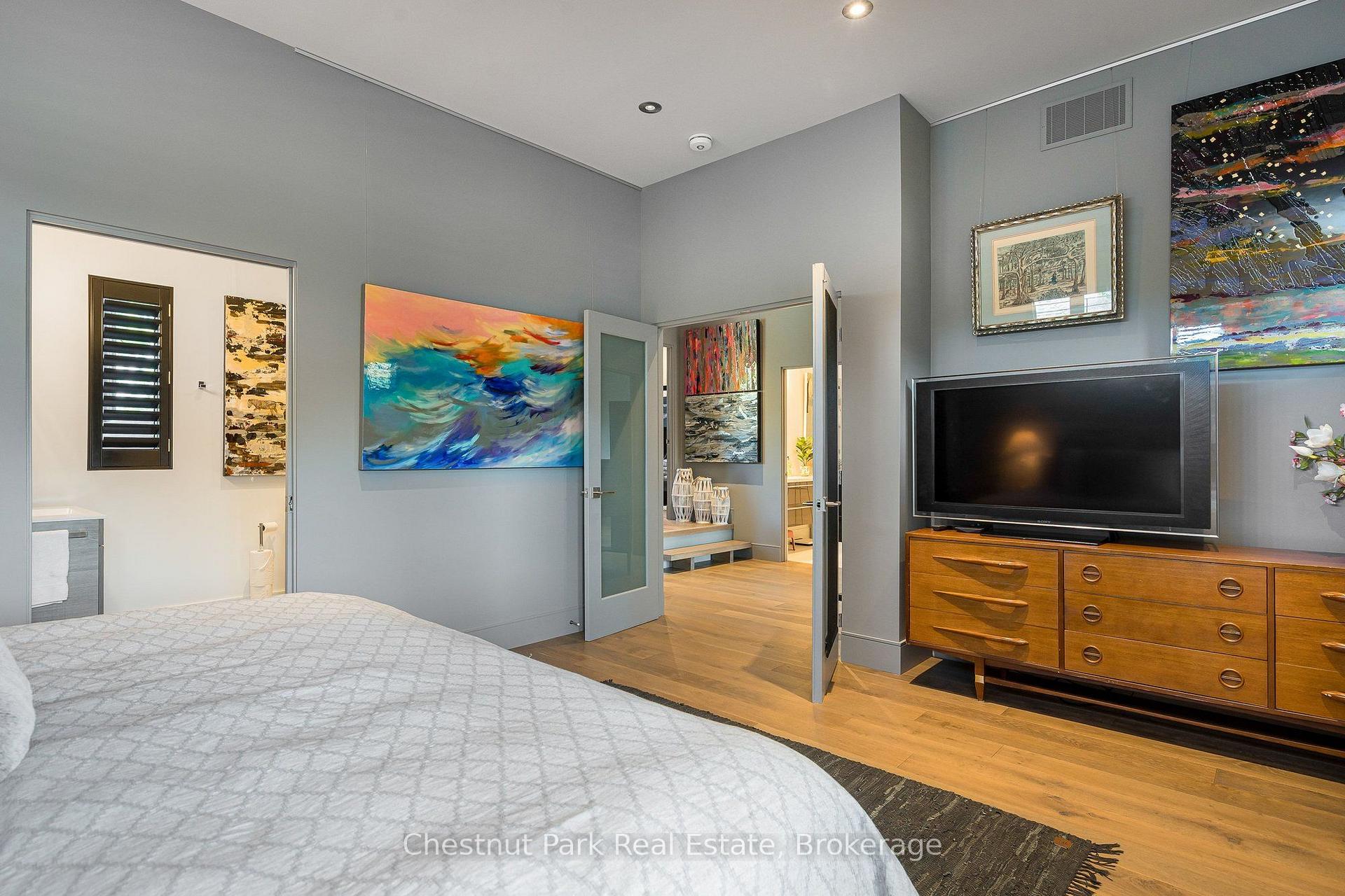 6 Bedroom Single Family Home/House's Image 28