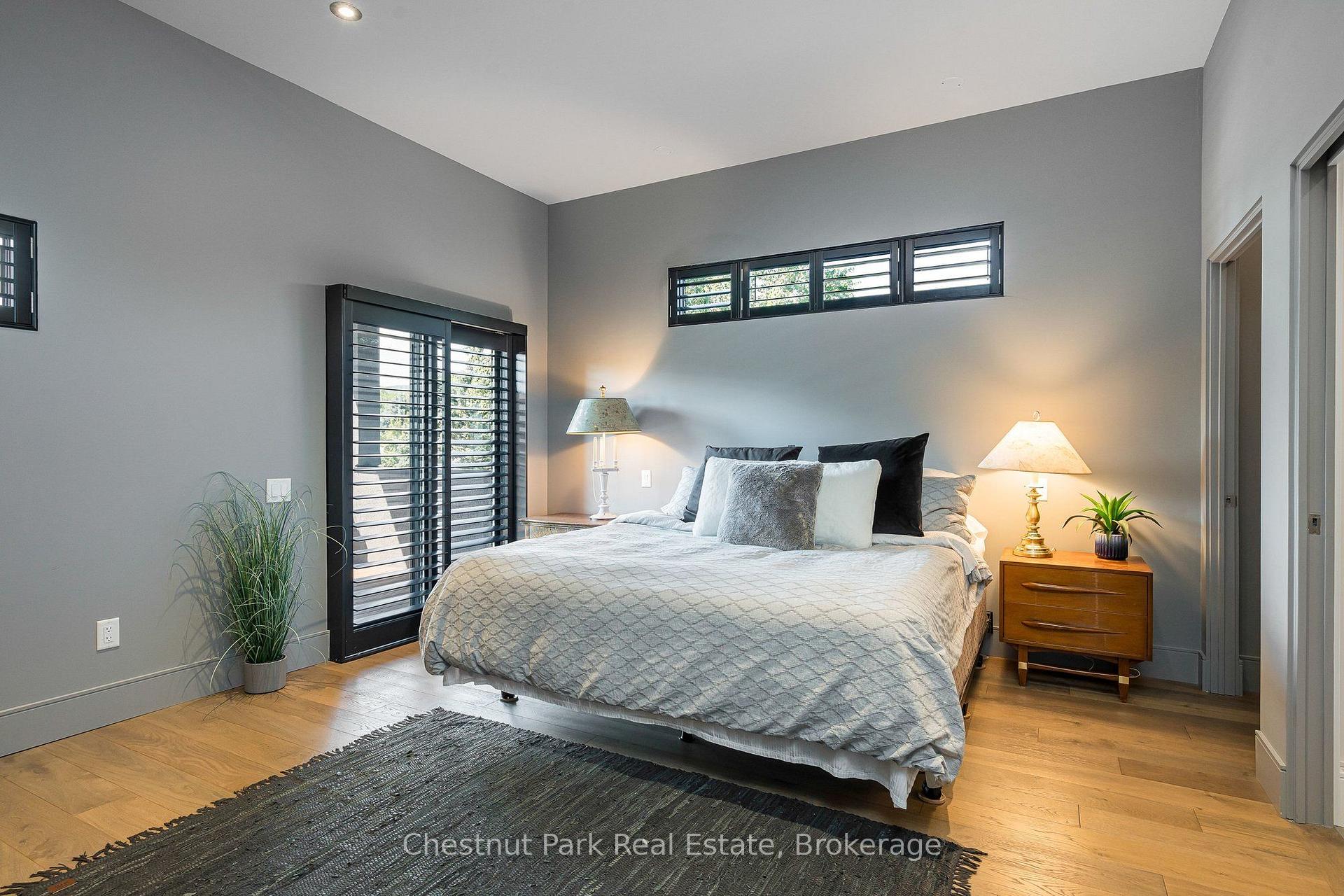 6 Bedroom Single Family Home/House's Image 27