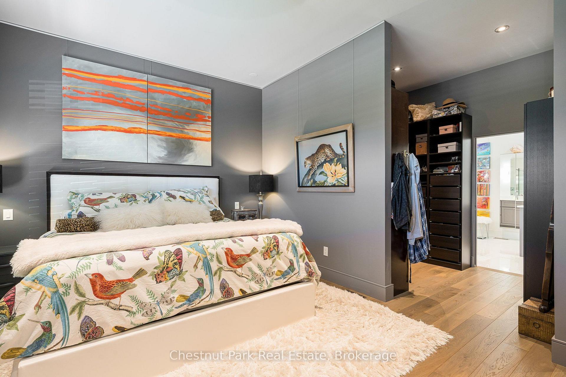 6 Bedroom Single Family Home/House's Image 20