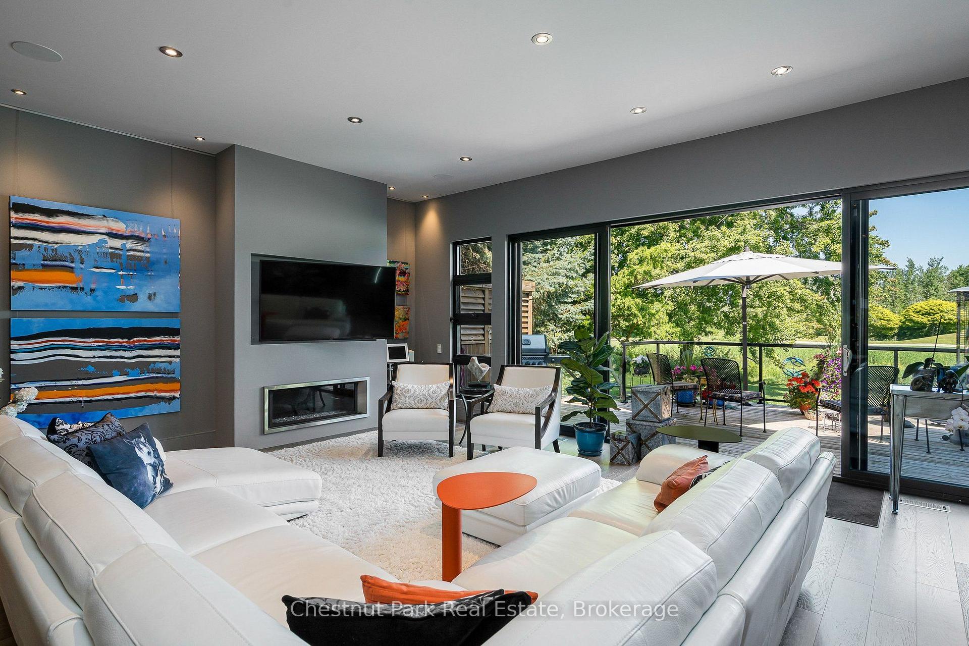 6 Bedroom Single Family Home/House's Image 17