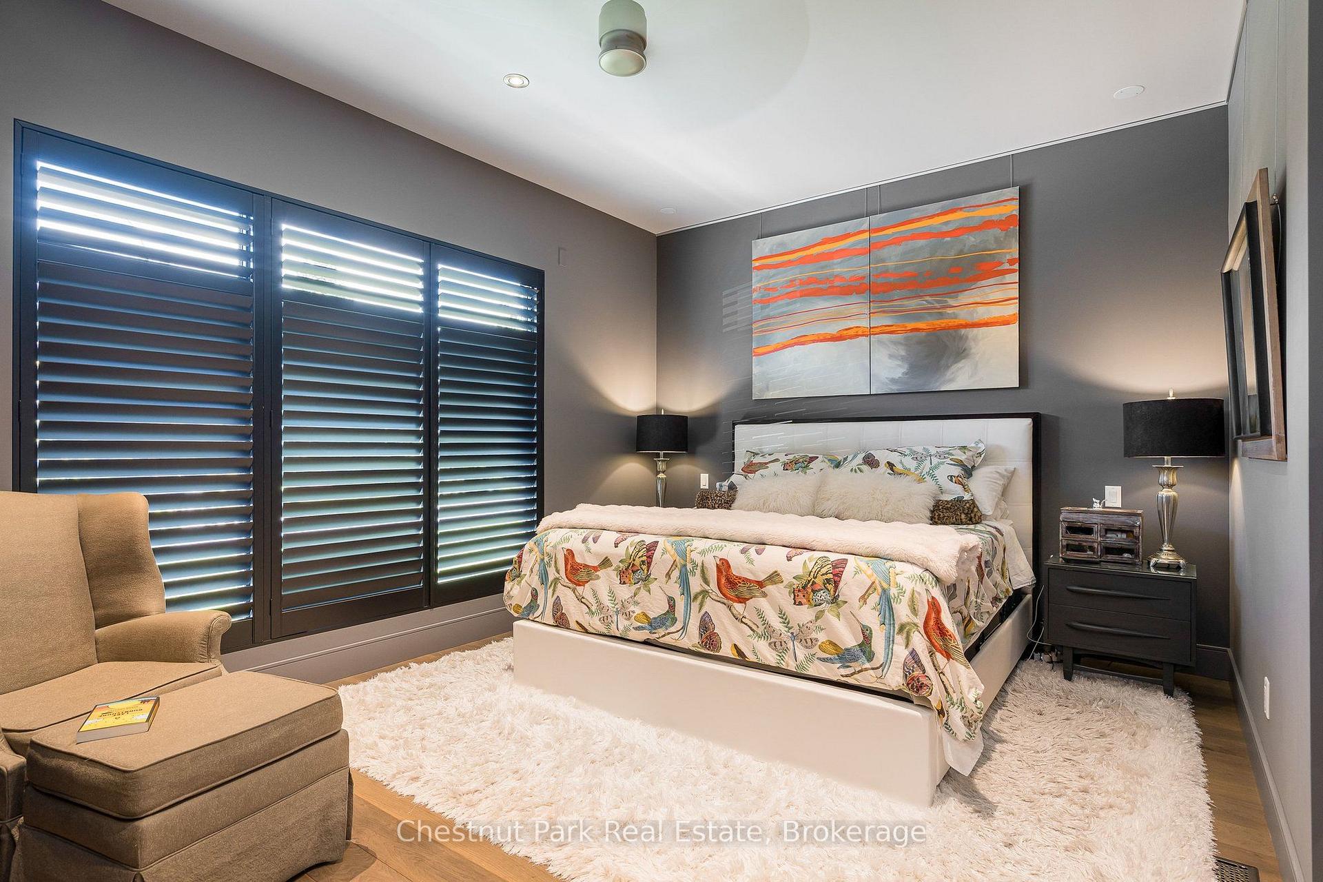 6 Bedroom Single Family Home/House's Image 19