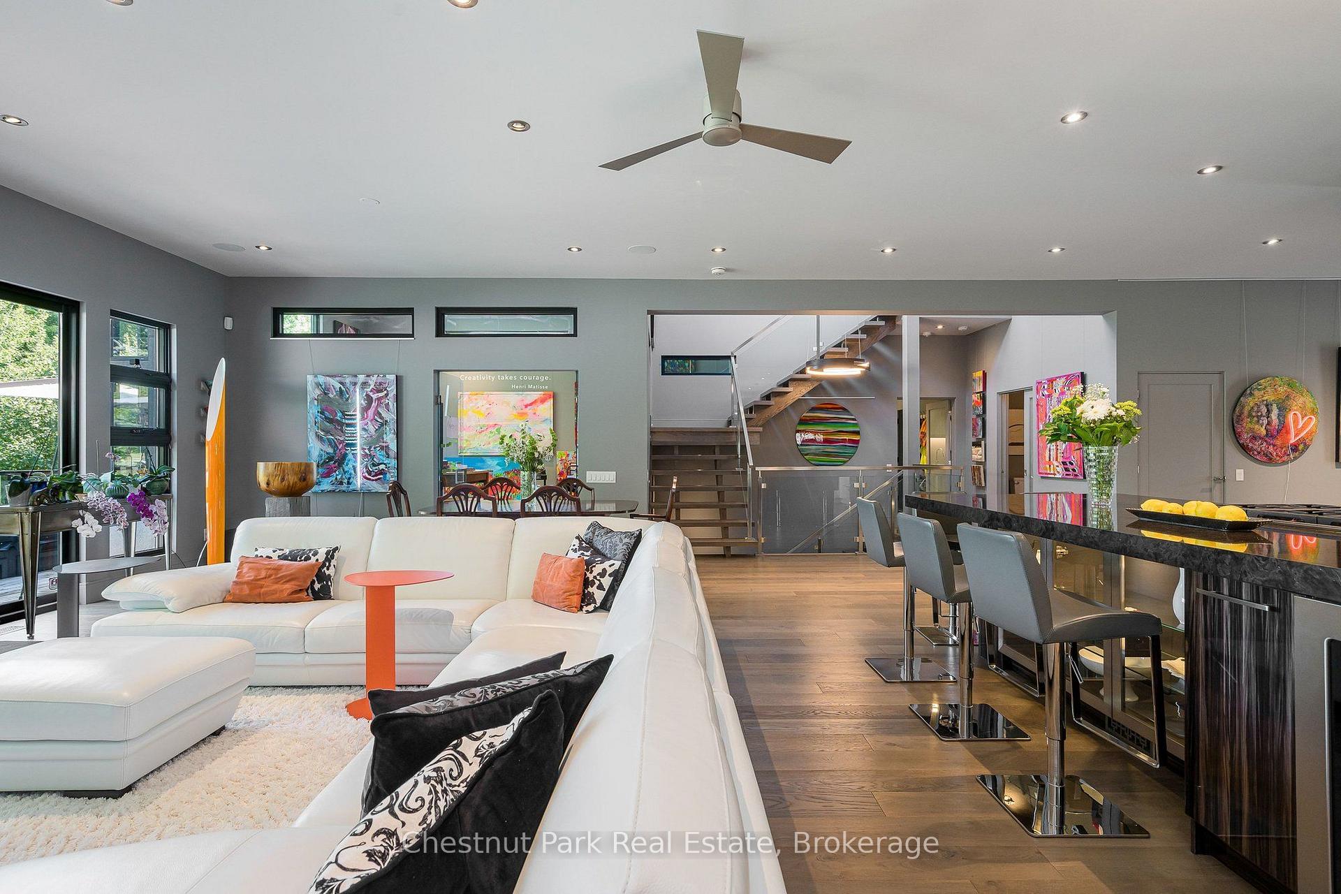 6 Bedroom Single Family Home/House's Image 16