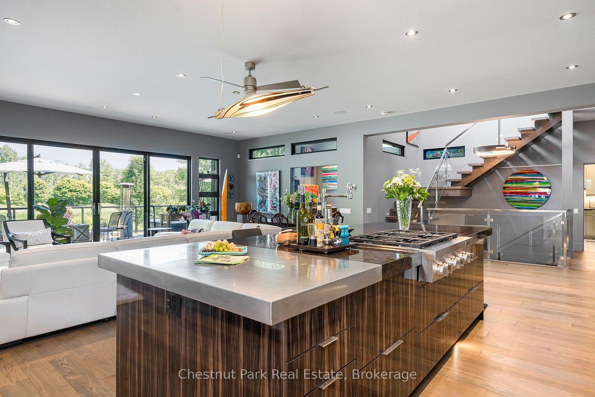 6 Bedroom Single Family Home/House's Image 14
