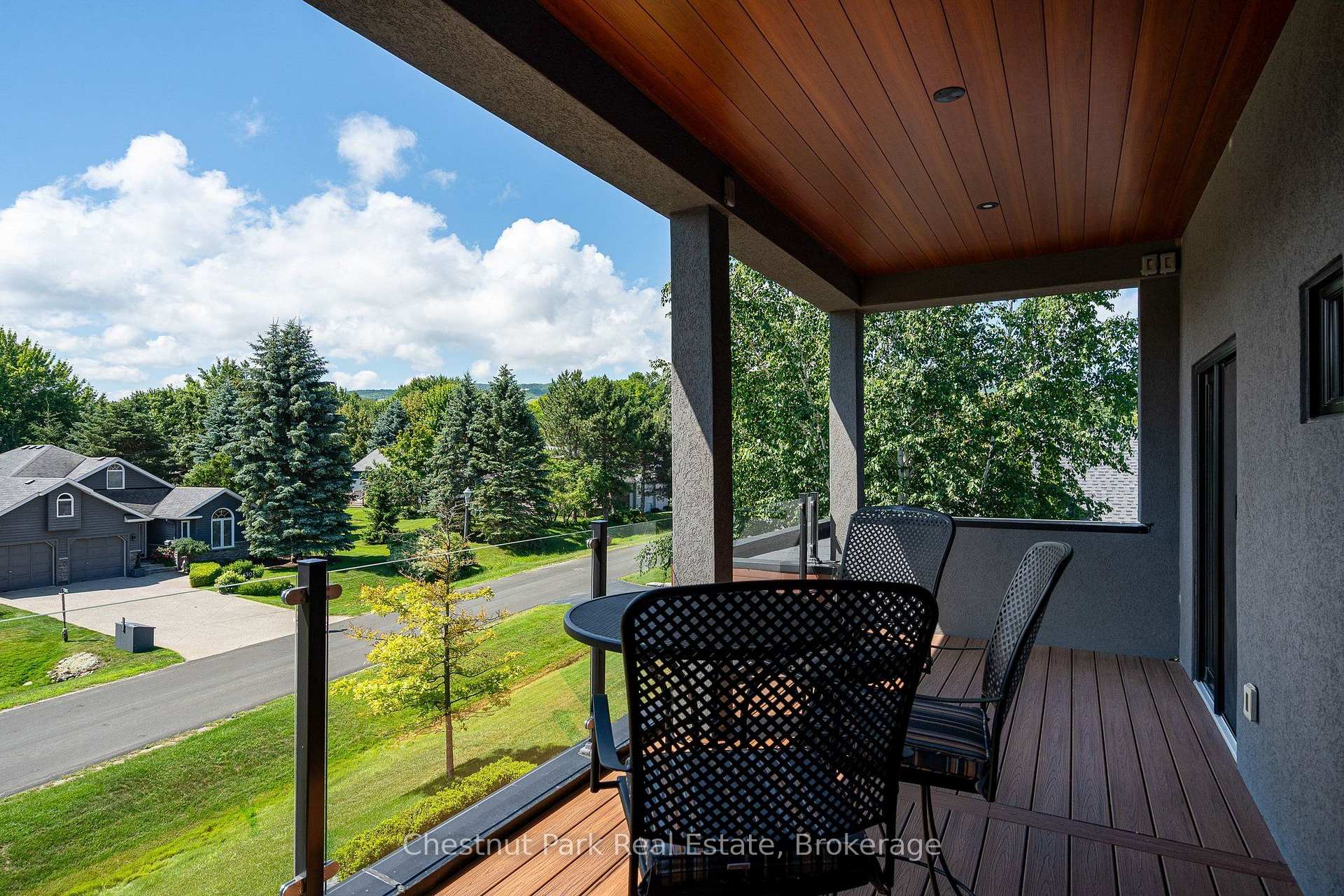 6 Bedroom Single Family Home/House's Image 7
