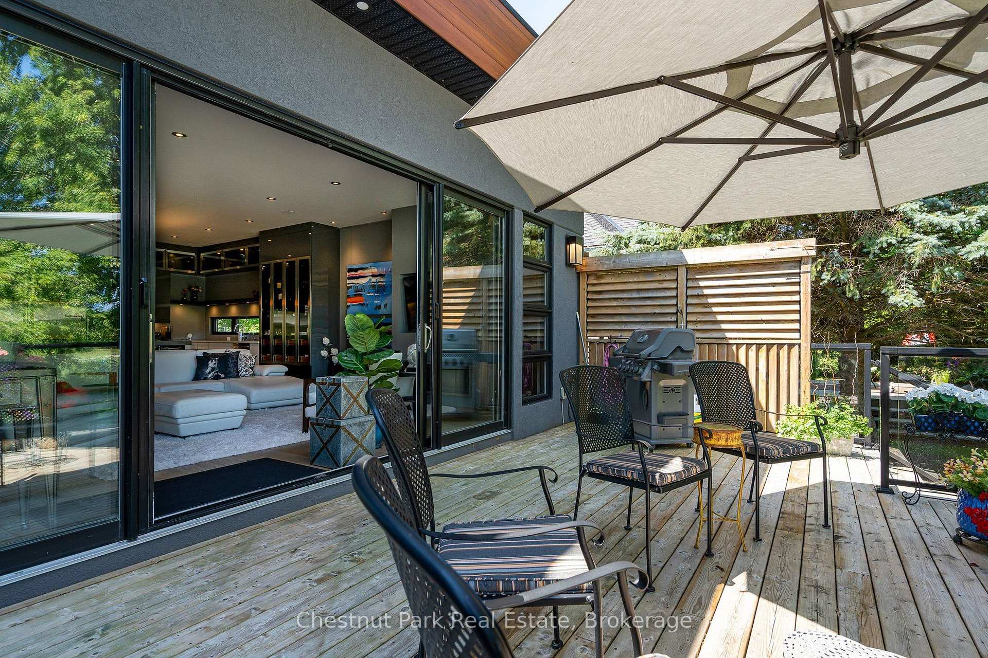 6 Bedroom Single Family Home/House's Image 6