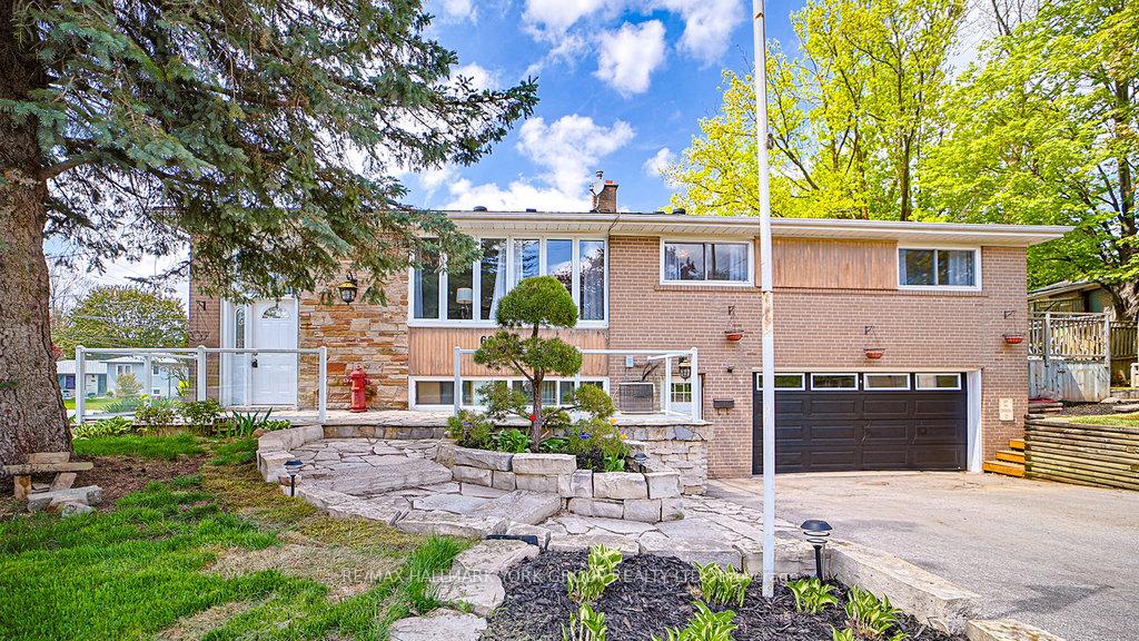 689 Sunnypoint Drive Newmarket Ontario Canada Sale residential Reza Bahmani RE/MAX Hallmark York Group Realty Ltd., Brokerage