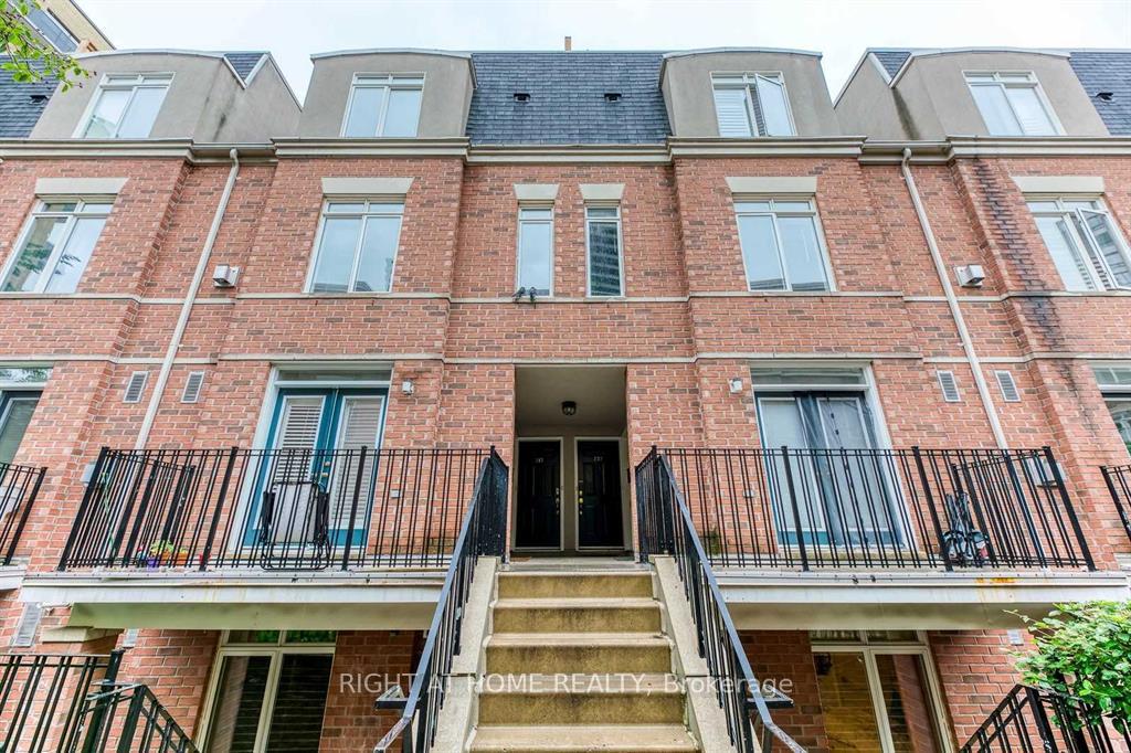 327 - 415 Jarvis Street Toronto Ontario Canada Rent residential Stephanie Easton Right at Home Realty, Brokerage*