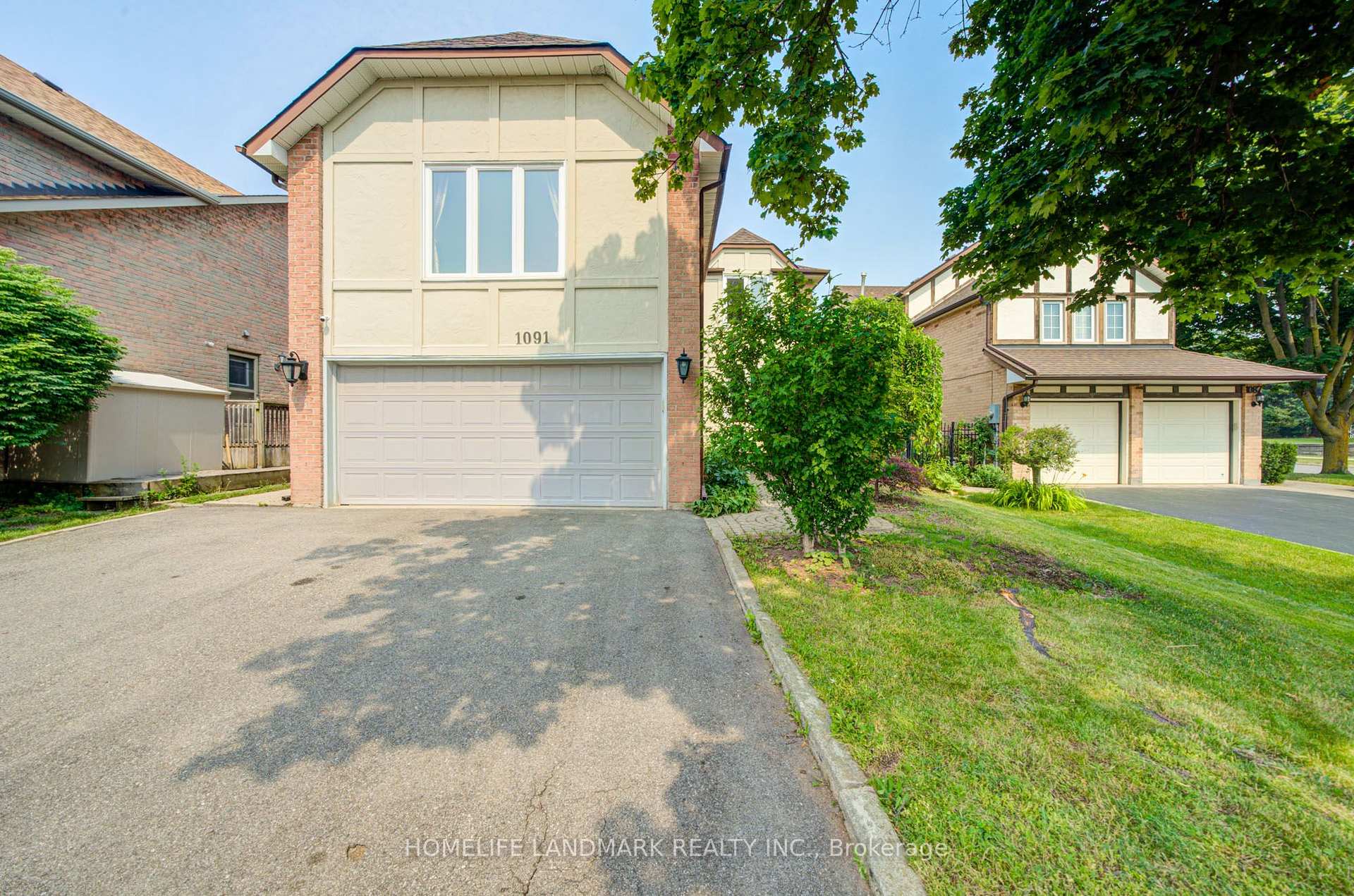 1091 Queens Avenue Oakville Ontario Canada Sale residential Adele McGovern RE/MAX West Realty Inc., Brokerage *
