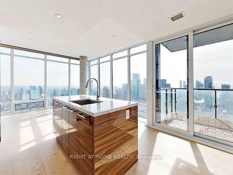 4607 - 488 University Avenue Toronto Ontario Canada Rent residential Stephanie Easton Right at Home Realty, Brokerage*