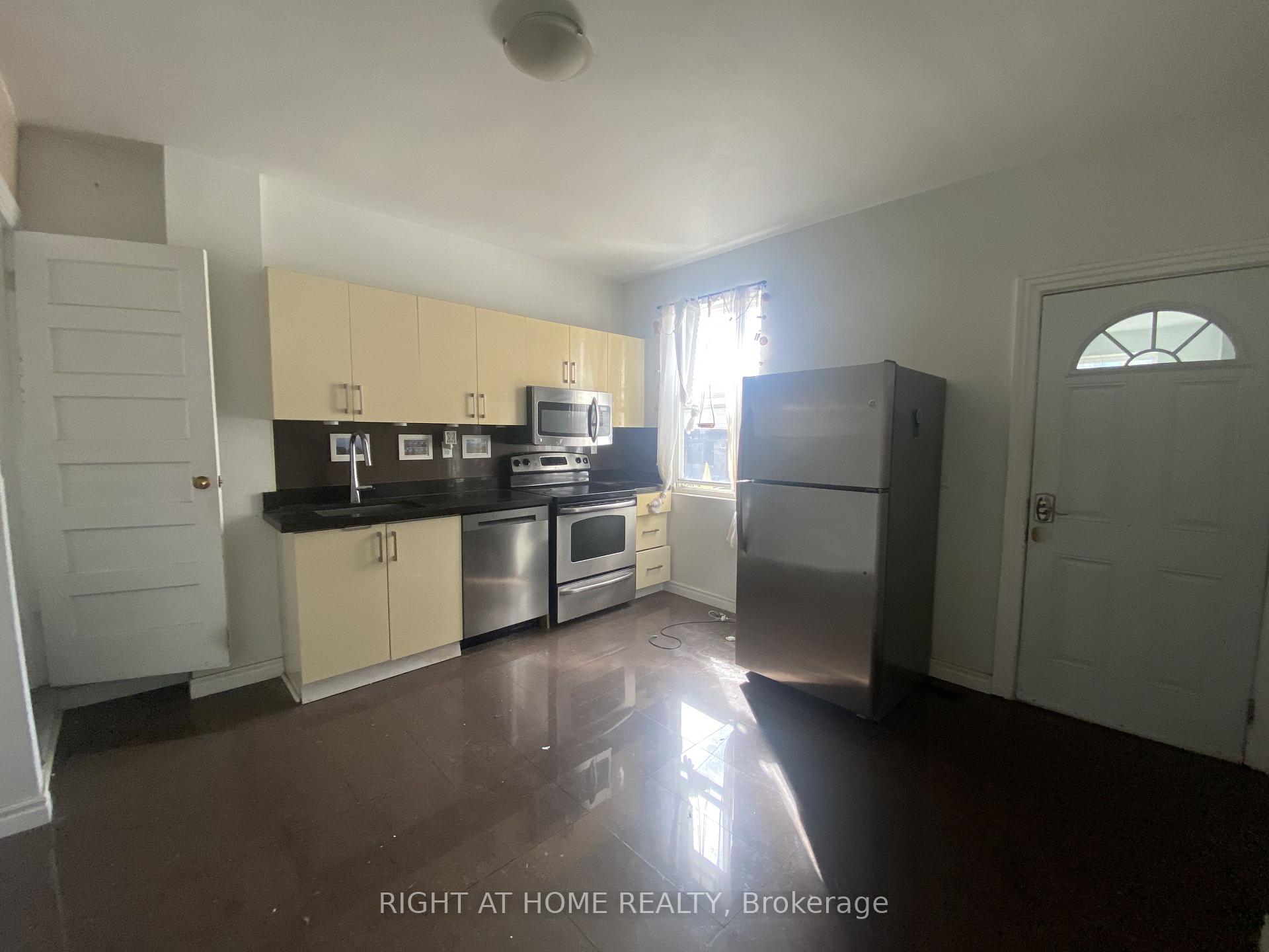 2 - 194 Beatrice Street Toronto Ontario Canada Rent residential Maja Cumurovic Right at Home Realty, Brokerage*