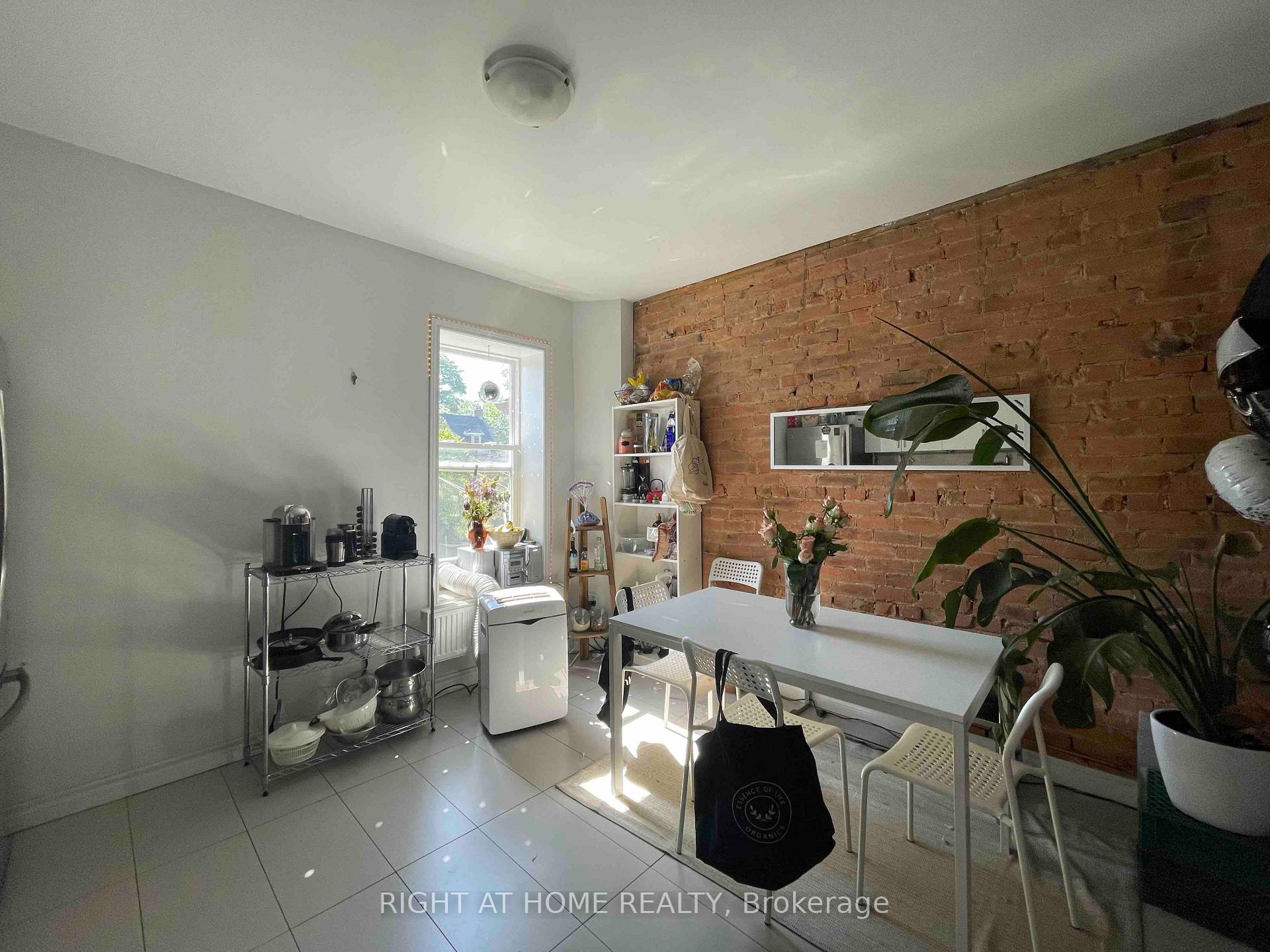 2 - 570 Bathurst Street Toronto Ontario Canada Rent residential Maja Cumurovic Right at Home Realty, Brokerage*