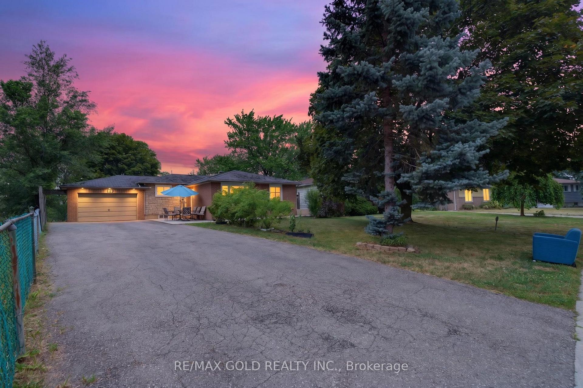 32 Dunblaine Crescent Brampton Ontario Canada Sale residential Ray Datta RE/MAX Gold Realty Inc., Brokerage