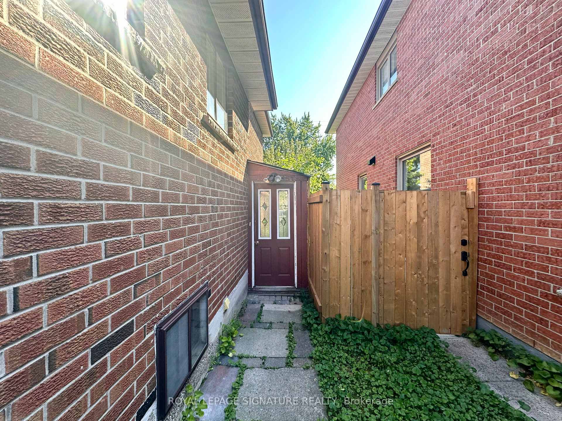 Walkout Bsmt - 4170 Sunset Valley Court Mississauga Ontario Canada Rent residential Cliff Barron RE/MAX Real Estate Centre, Inc., Brokerage *