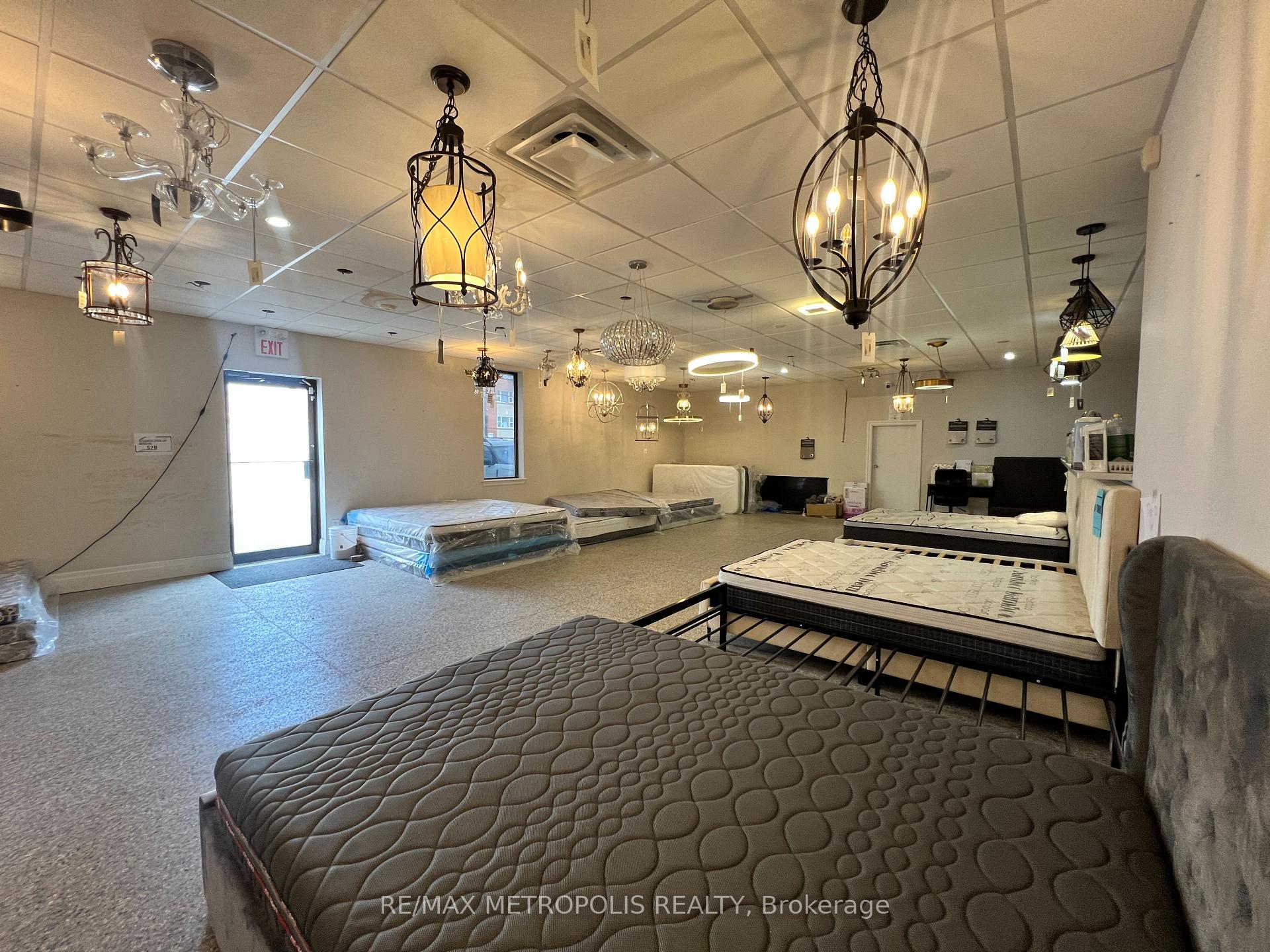 Showroom - 551 York Street London East Ontario Canada Lease commercial Ravnit Kauldhar RE/MAX Metropolis Realty Brokerage*