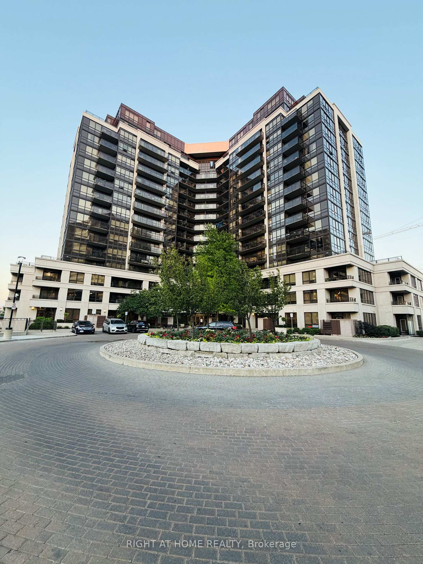 909 - 1060 Sheppard Avenue W Toronto Ontario Canada Rent residential Lee Grandchamp Ermir Kape Right at Home Realty, Brokerage*