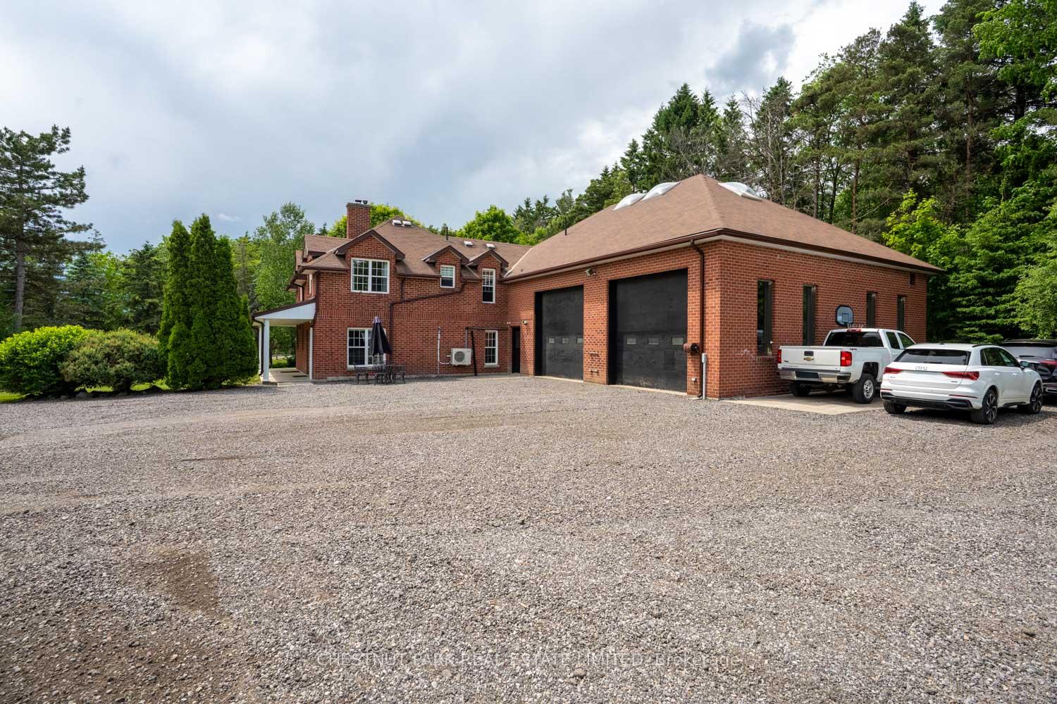 7 Bedroom Single Family Home/House's Image 22