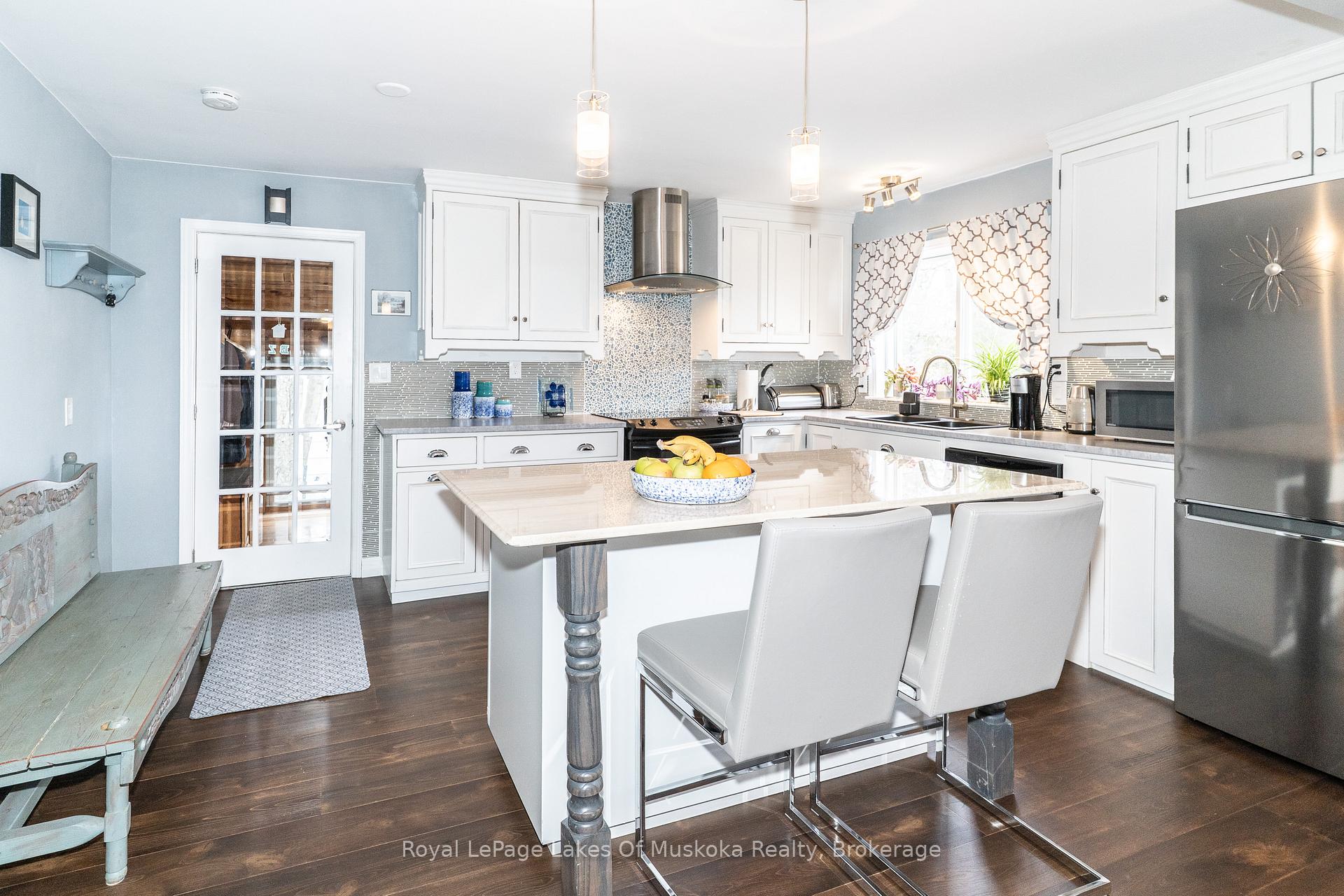 295 Bishop Street Gravenhurst Ontario Canada Sale residential Radka Hnilicova Anchor Realty, Brokerage*