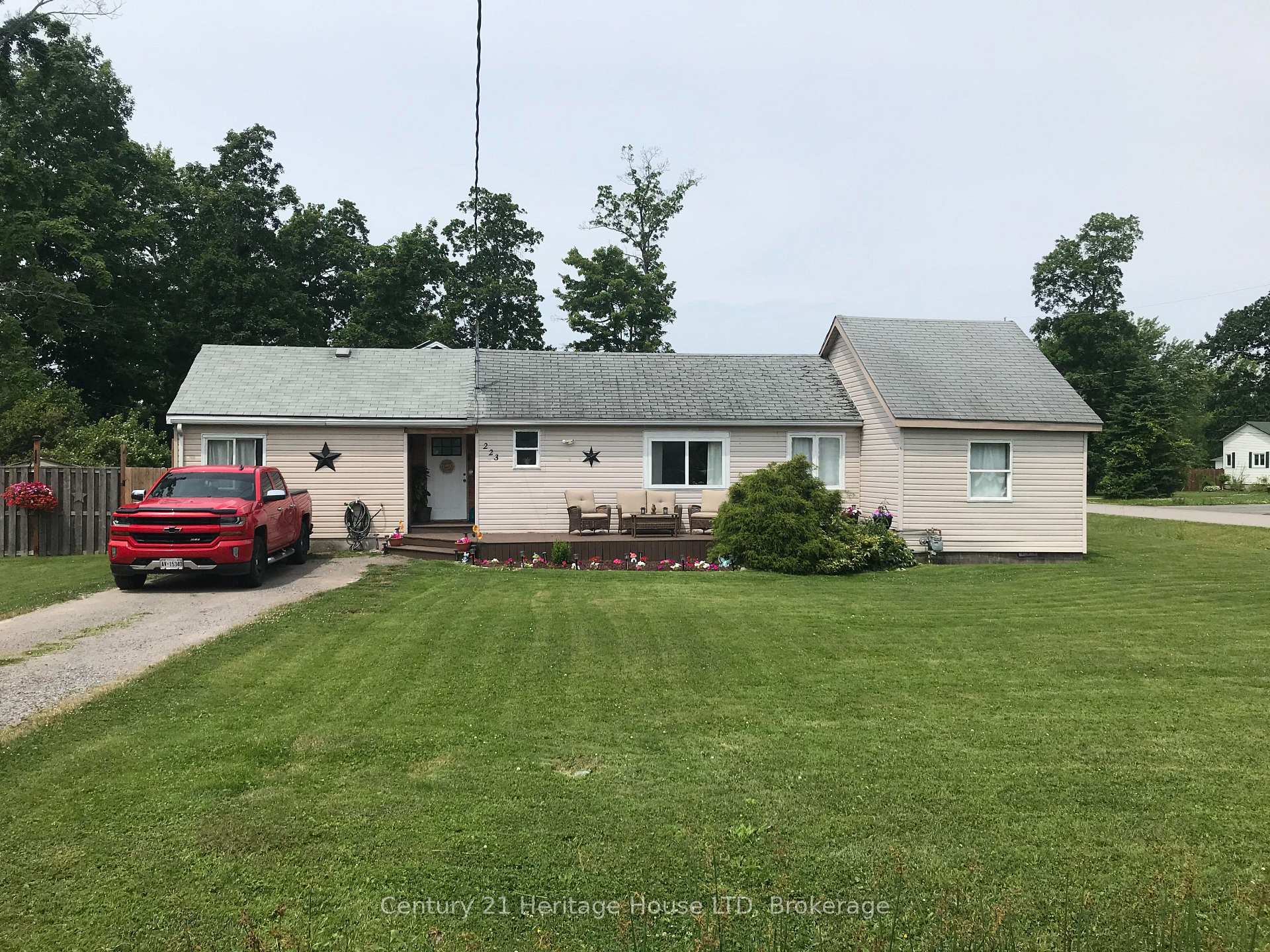 223 Bernard Avenue Fort Erie Ontario Canada Sale residential Ken Lampman COLDWELL BANKER ADVANTAGE REAL ESTATE INC, BROKERAGE*