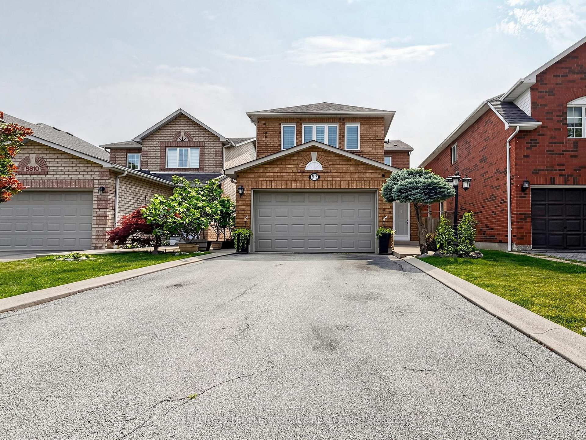 5812 Sidmouth Street Mississauga Ontario Canada Sale residential Chabi Ori Century 21 People's Choice Realty Inc., Brokerage *