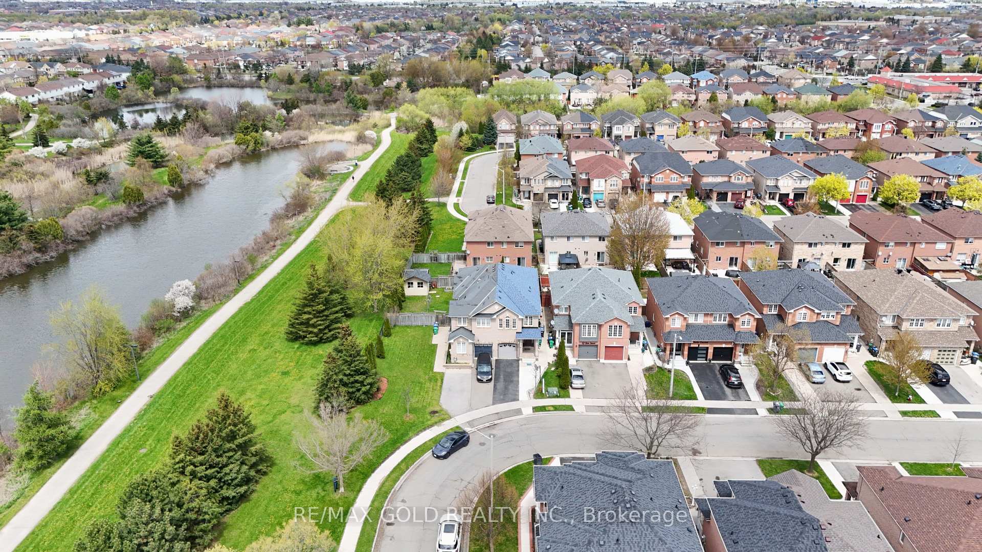 44 Baha Crescent Brampton Ontario Canada Sale residential Rashminder Chadha REMAX Gold Realty Inc., Brokerage*