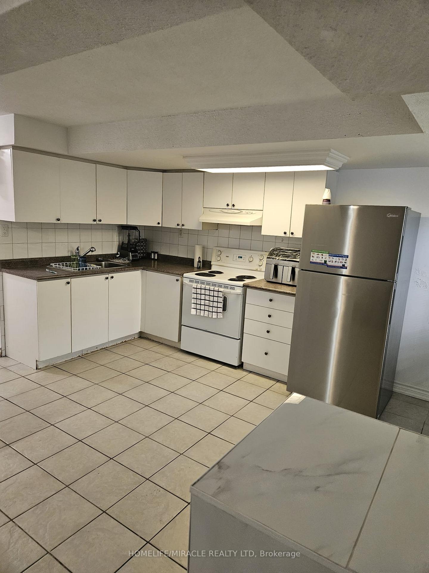 43 Blossom Avenue W Brampton Ontario Canada Rent residential Navneet Bhatt HomeLife/Miracle Realty Ltd, Brokerage *