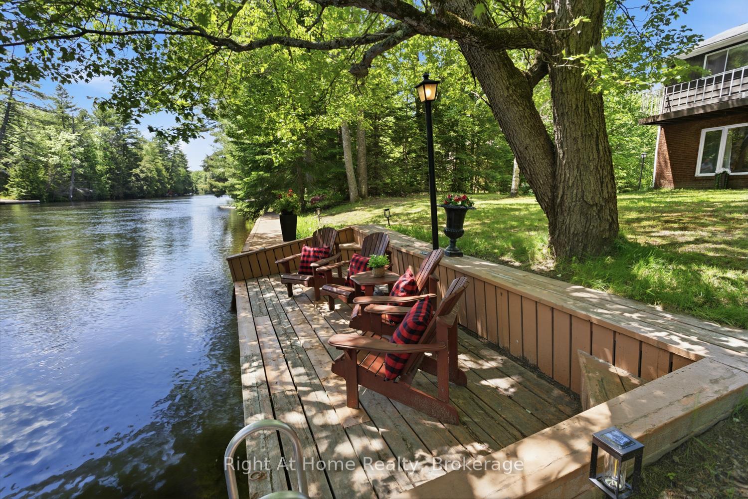 1074 Holiday Park Drive Bracebridge Ontario Canada Sale residential Marilyn Almeida Right at Home Port Perry Branch