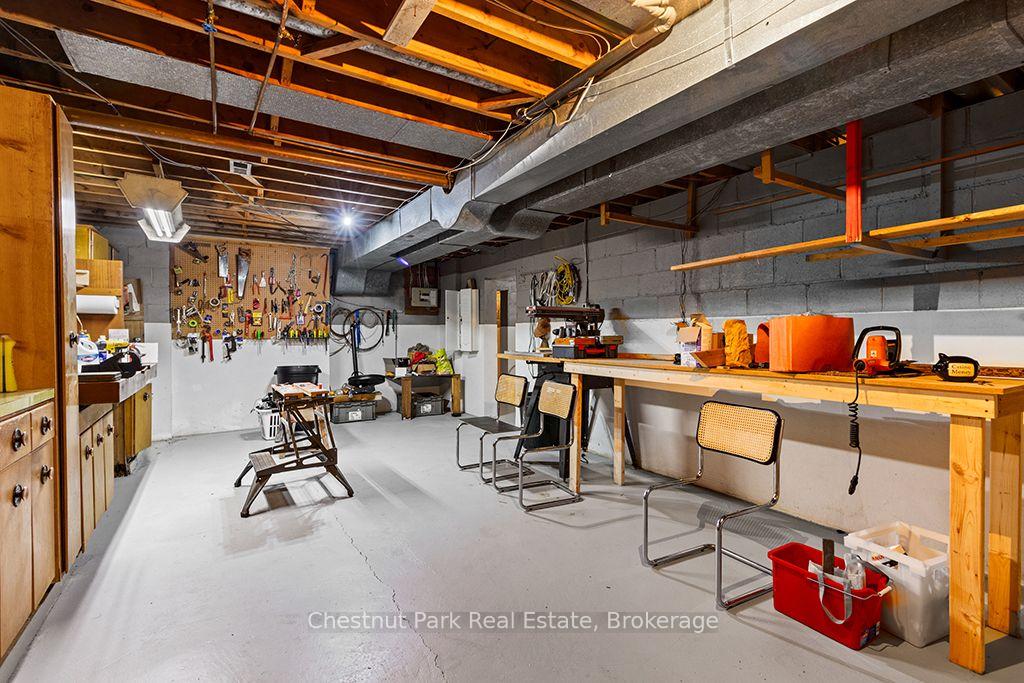5 Bedroom Single Family Home/House's Image 32