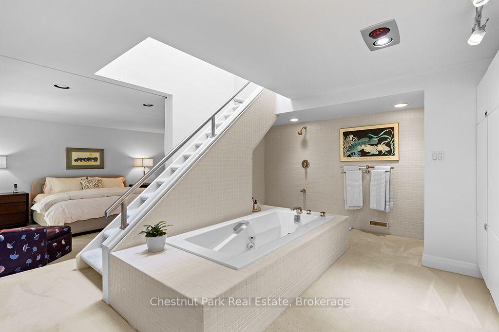 5 Bedroom Single Family Home/House's Image 19