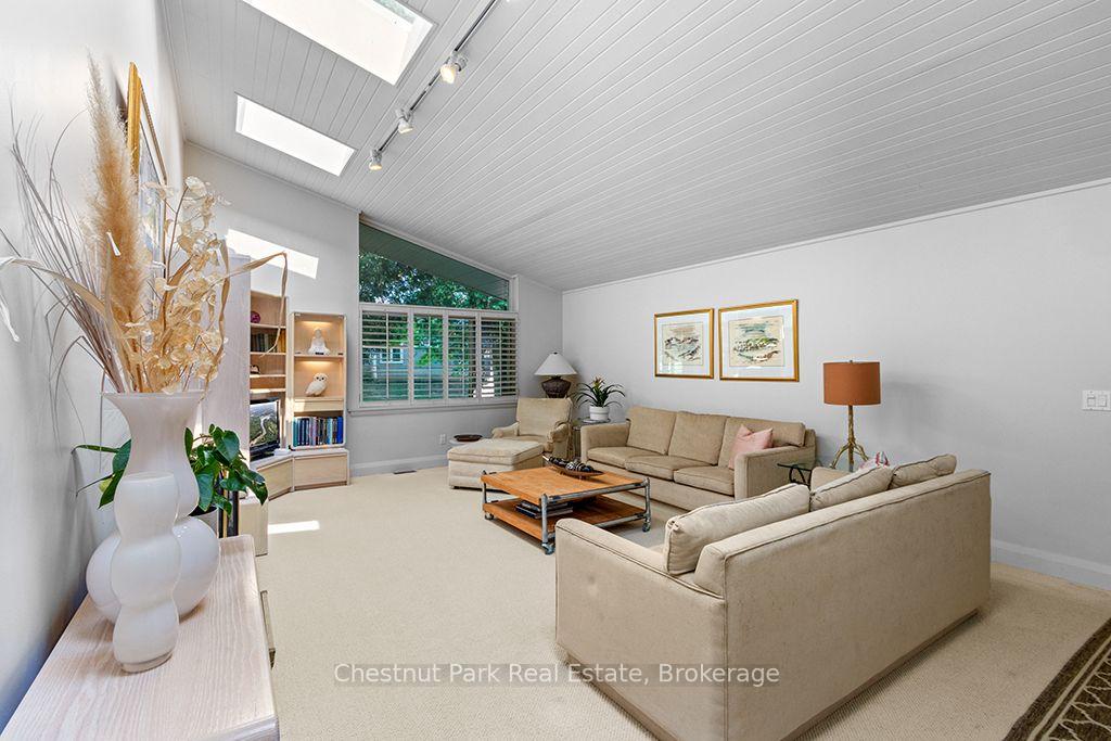 5 Bedroom Single Family Home/House's Image 15