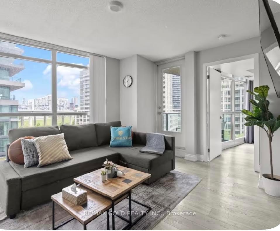 620 - 215 Fort York Boulevard Toronto Ontario Canada Sale residential Menjit Cheema RE/MAX Gold Realty Inc., Brokerage *