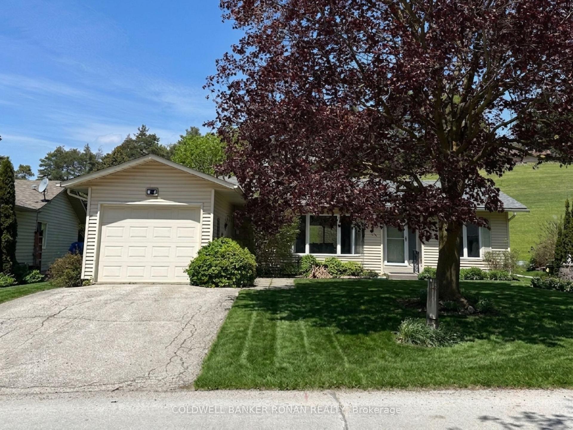 4 Tecumseth Pines Drive New Tecumseth Ontario Canada Sale residential Linda Hummel Right at Home Realty, Brokerage*