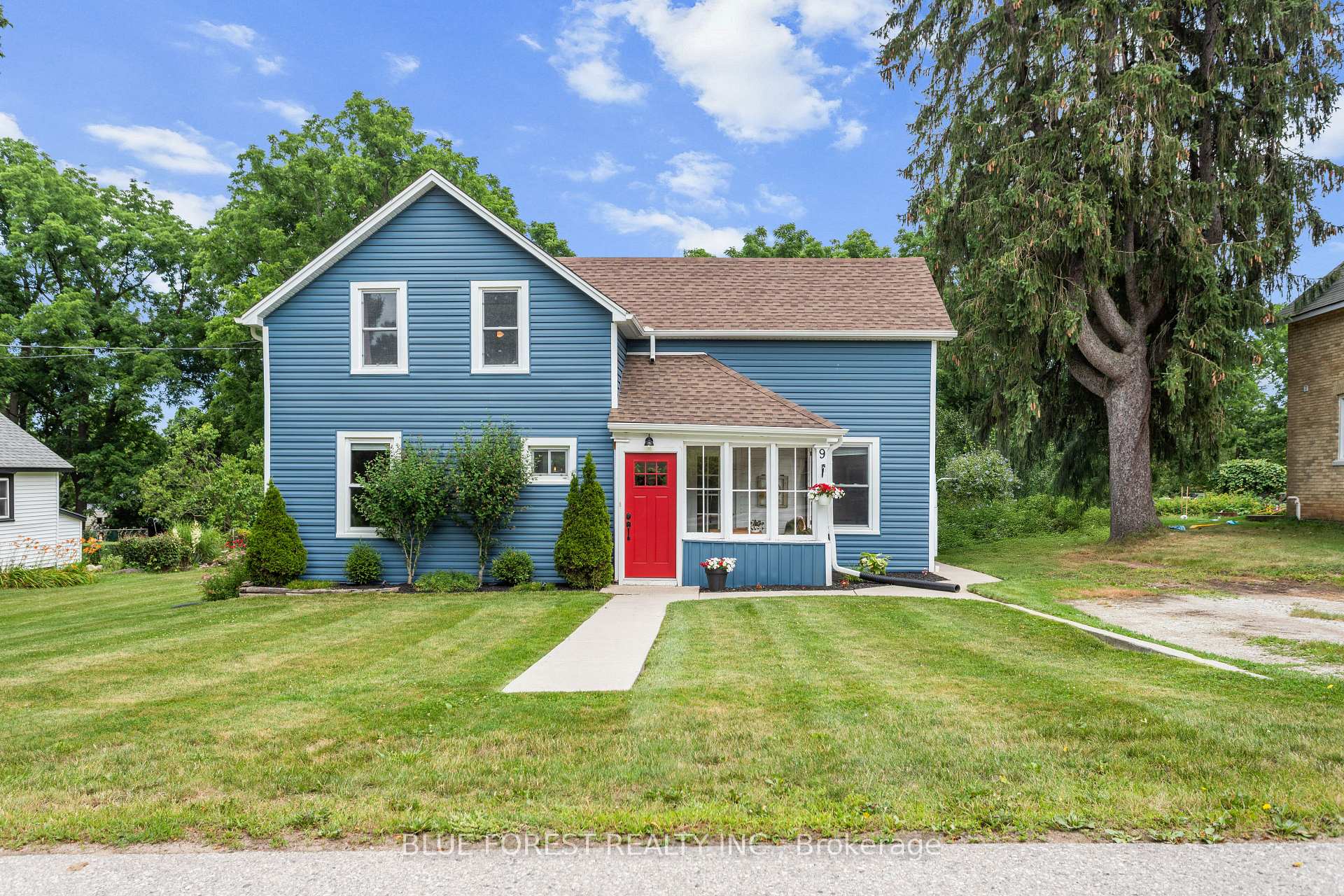 9 Union Street E Lambton Shores Ontario Canada Sale residential Linda Miller RE/MAX PRIME PROPERTIES UNIQUE GROUP, BROKERAGE