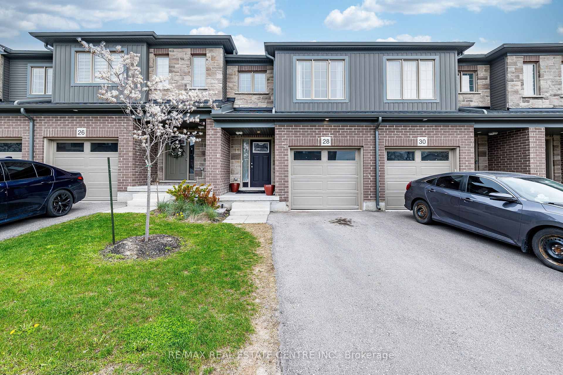 28 West Mill Street North Dumfries Ontario Canada Sale residential A. Q. Mufti RE/MAX Real Estate Centre Inc., Brokerage*