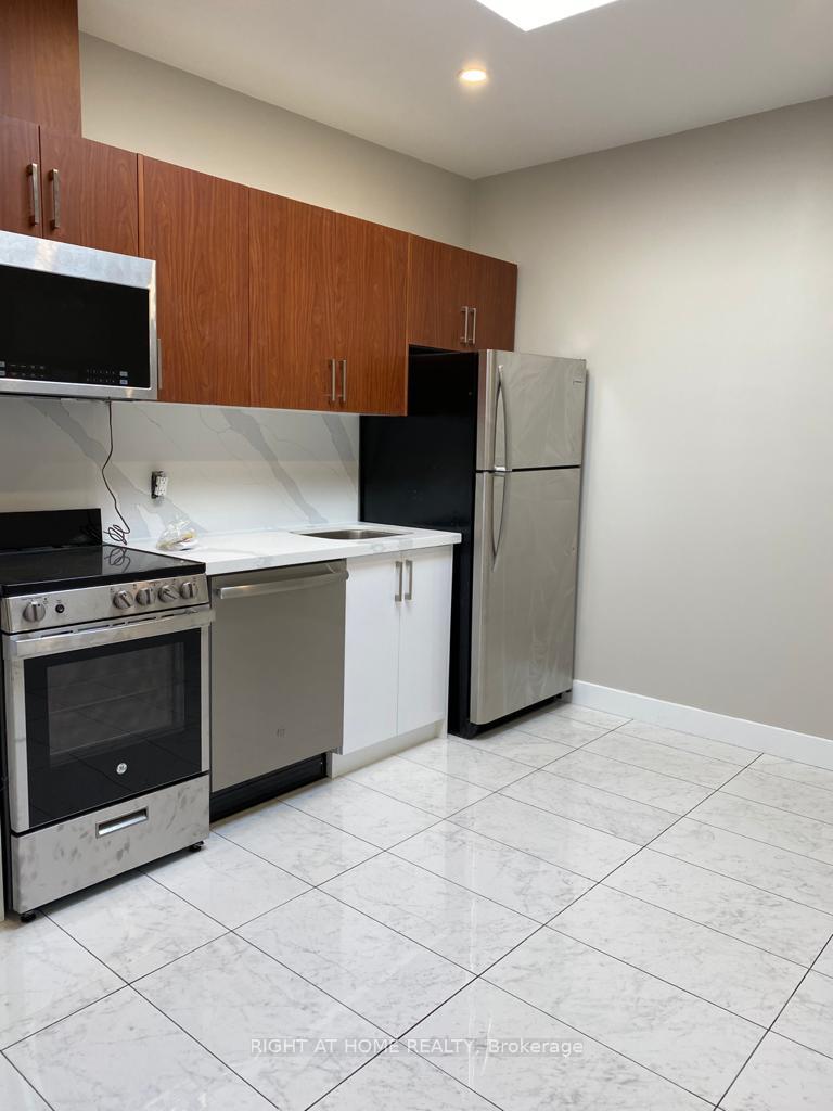 3B - 1022 Bloor Street W Toronto Ontario Canada Rent residential Sal Abouchala Right at Home Realty, Brokerage*