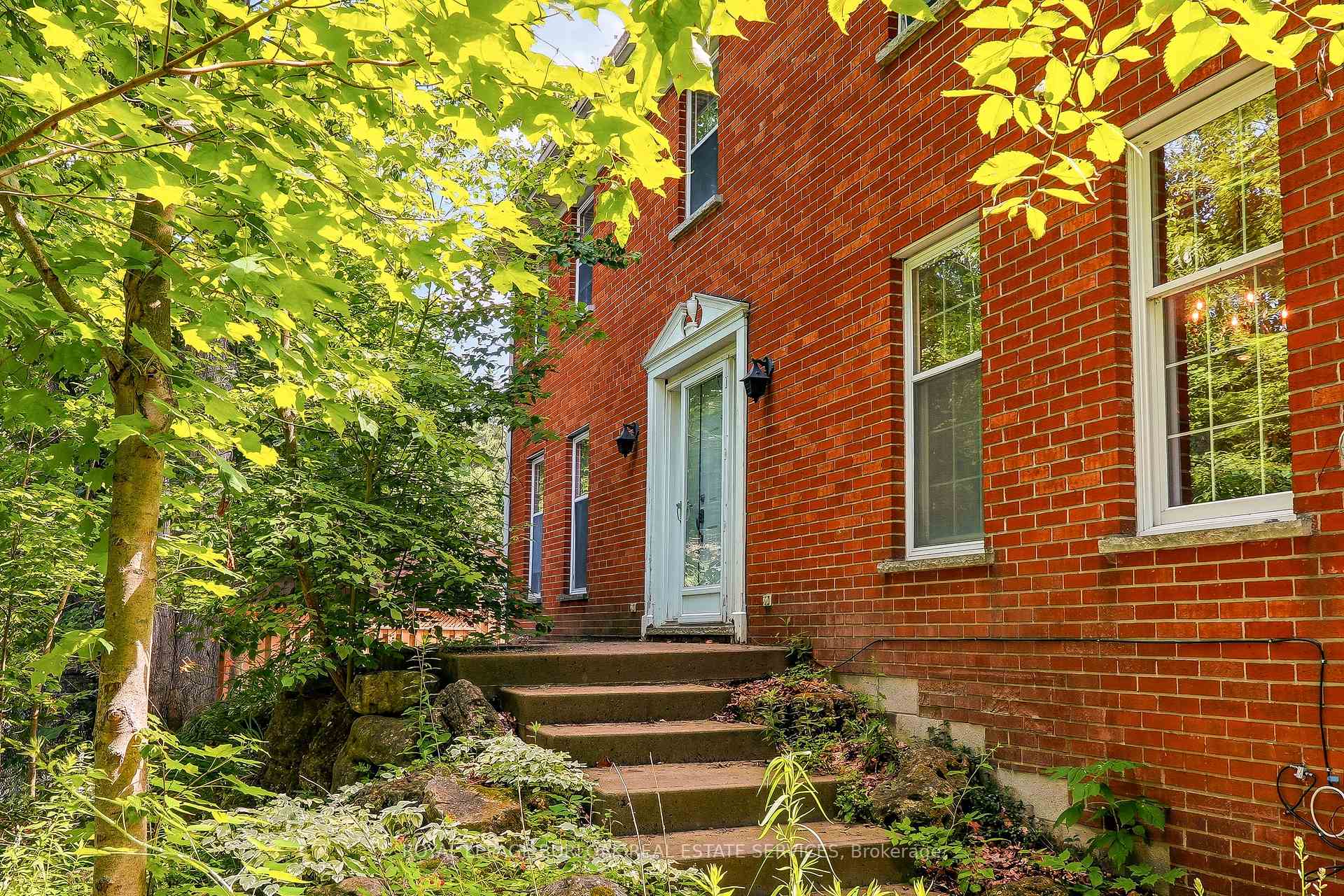2150 East Street Burlington Ontario Canada Sale residential Guru Saraf Right at Home Realty, Brokerage*
