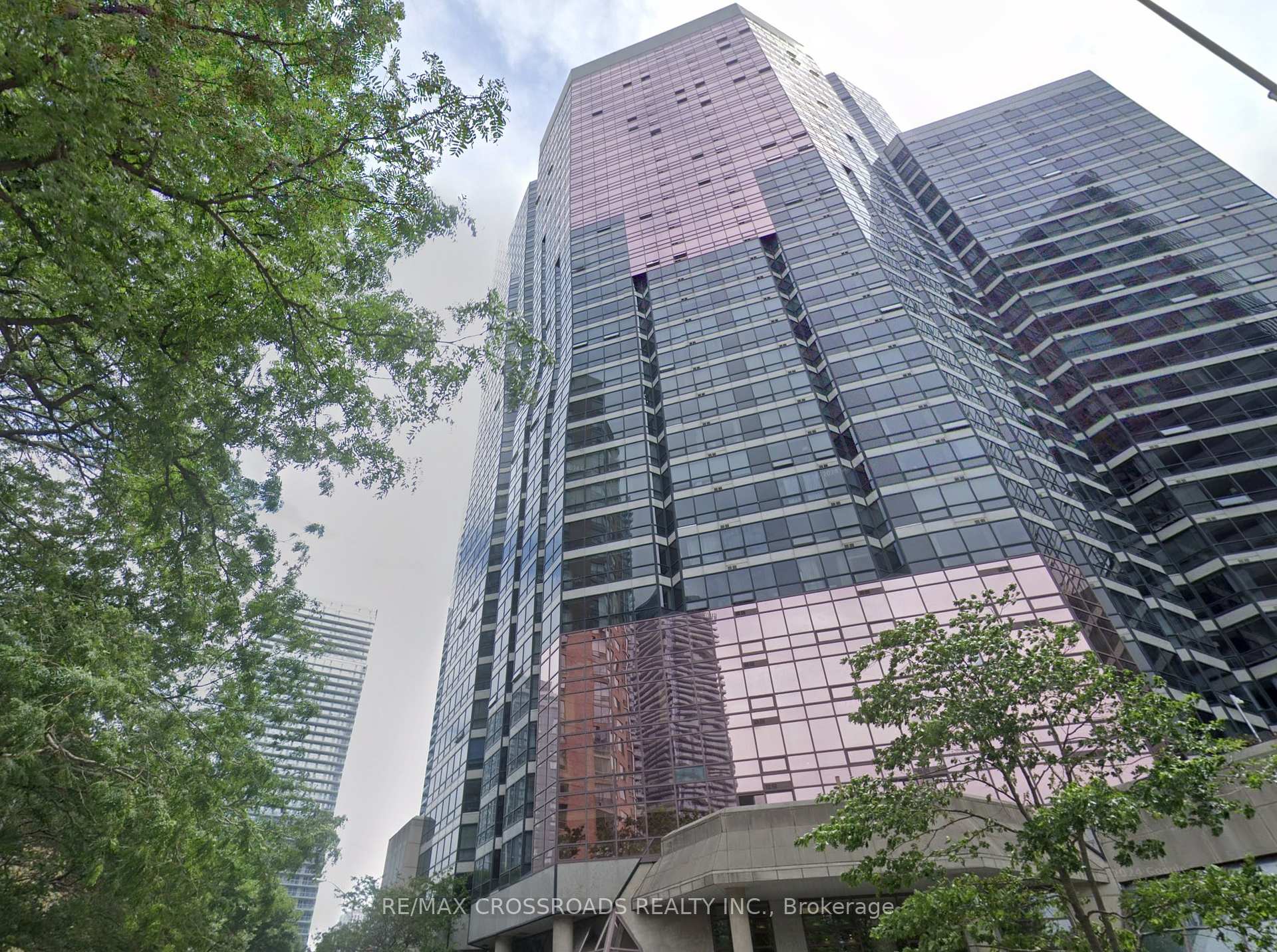 Ph02 - 1001 Bay Street Toronto Ontario Canada Sale residential Jennifer Singh InCom Brokerage Example
