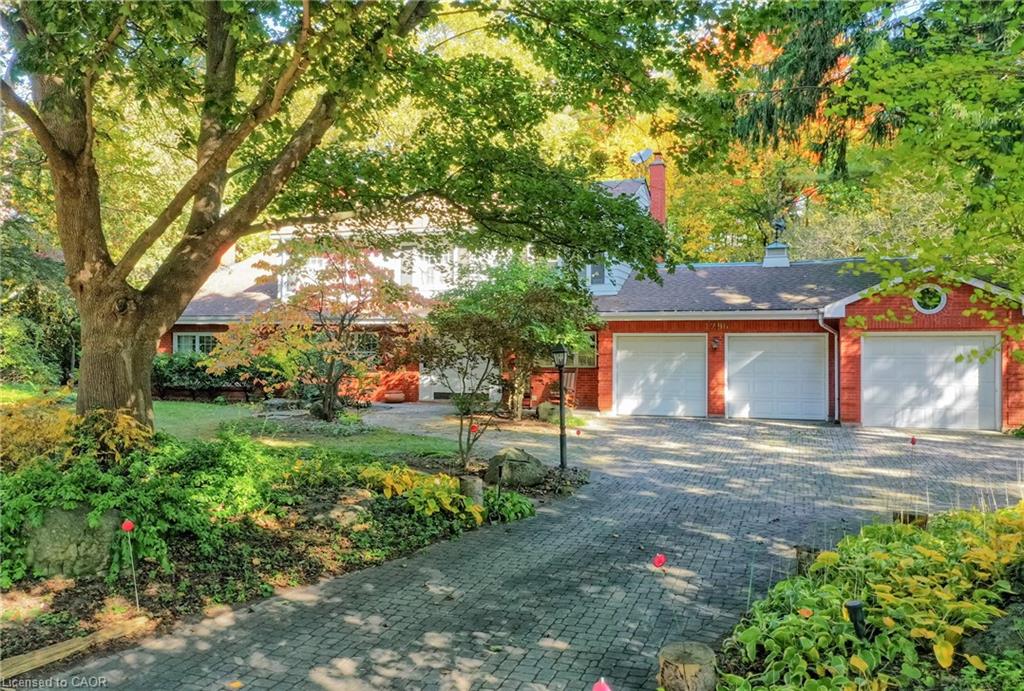 1296 Cumnock Crescent Oakville Ontario Canada Sale residential Jennifer Singh InCom Brokerage Example