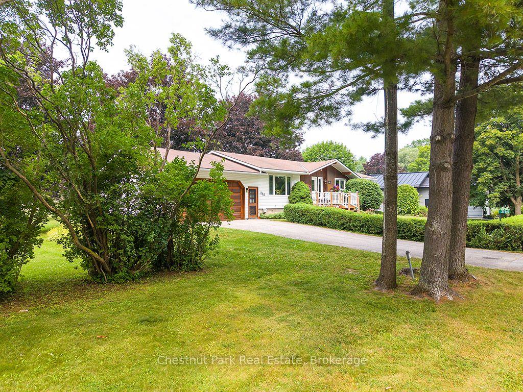 4 Bedroom Single Family Home/House's Image 3