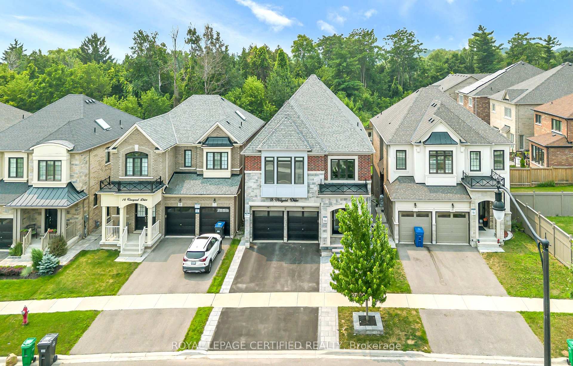 18 Vineyard Drive Brampton Ontario Canada Sale residential Florina Craiu-Botan Royal Lepage Certified Realty, Brokerage*