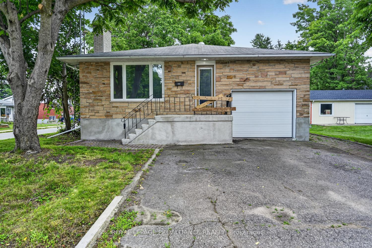 415 RAILWAY Avenue Prescott Ontario Canada Sale residential Lea Wouters Right at Home Realty, Brokerage*